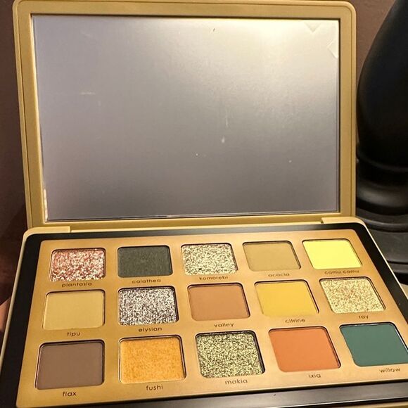 Natasha Denona Yucca Palette with green/brown hues BNIP - Picture 5 of 7